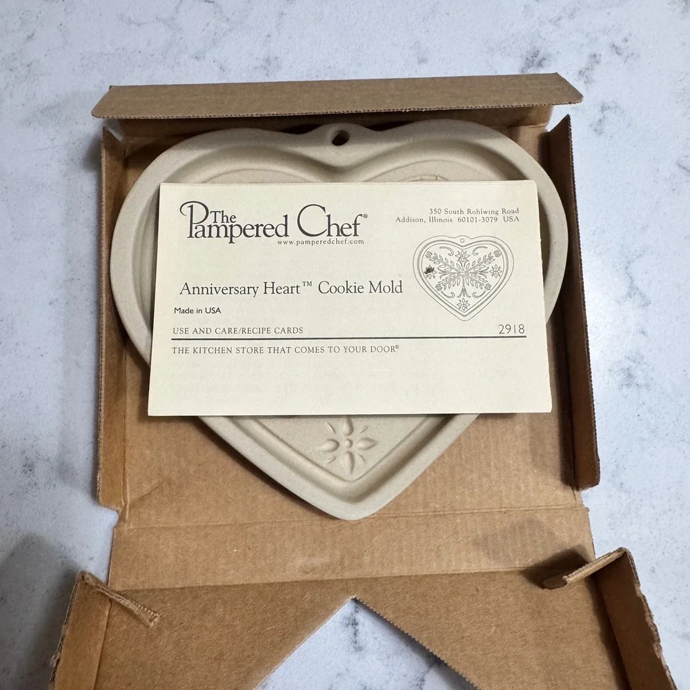 Pampered Chef Anniversary Heart Cookie Mold Stoneware Embossed Design NEW 2000‎